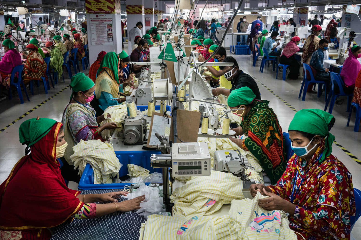 Kledingarbeiders in Bangladesh (c) Kristof Vadino